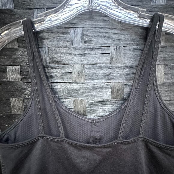 Vuori Wm's Halo Performance Crop Tank - Medium, Black - Picture 5 of 5
